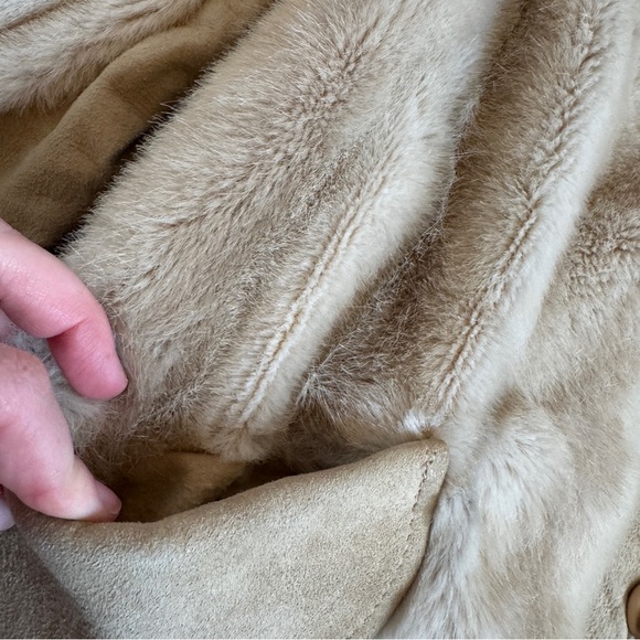 London Leathers by Lilli Ann Tan Fuzzy Jacket with Wide Collar and Cuffs - Picture 4 of 6